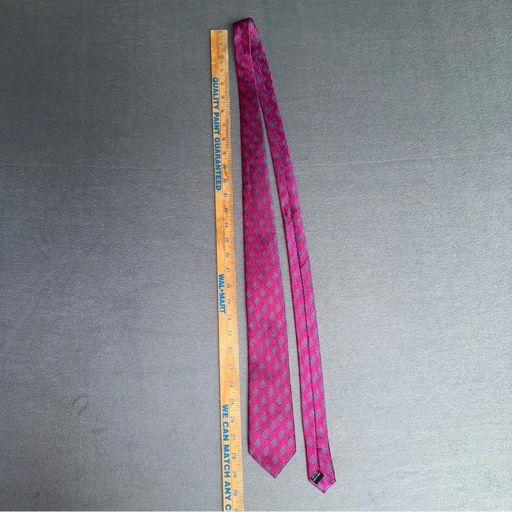 Egara 100% Silk Vibrant Pink Patterned‎ Men's Tie